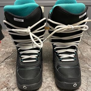 Burton woman’s snowboard boots